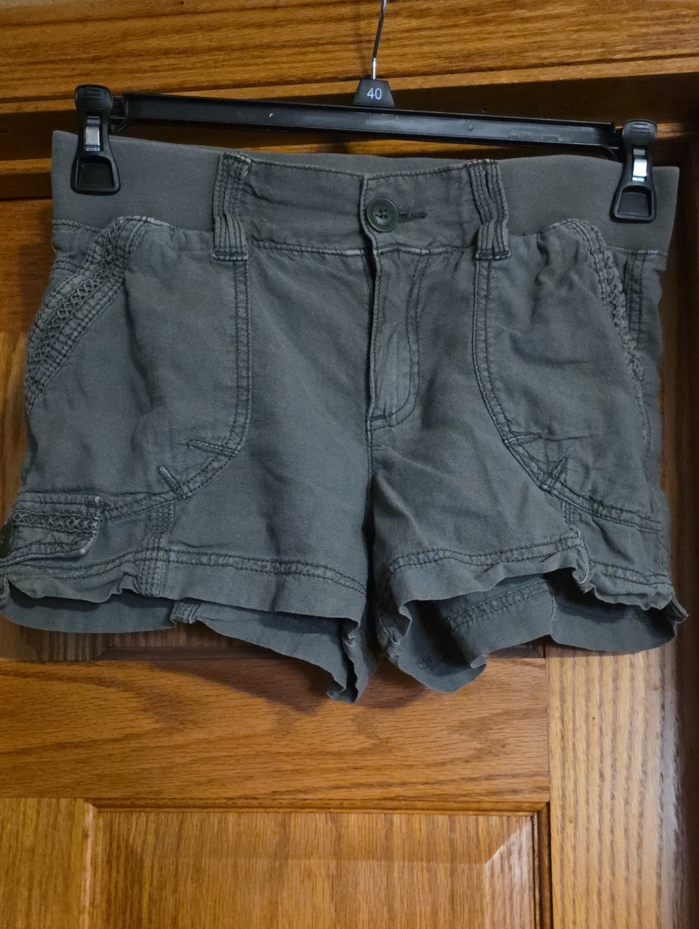 Mauruces Women's Olive Green Cotton Shorts Size 1/2